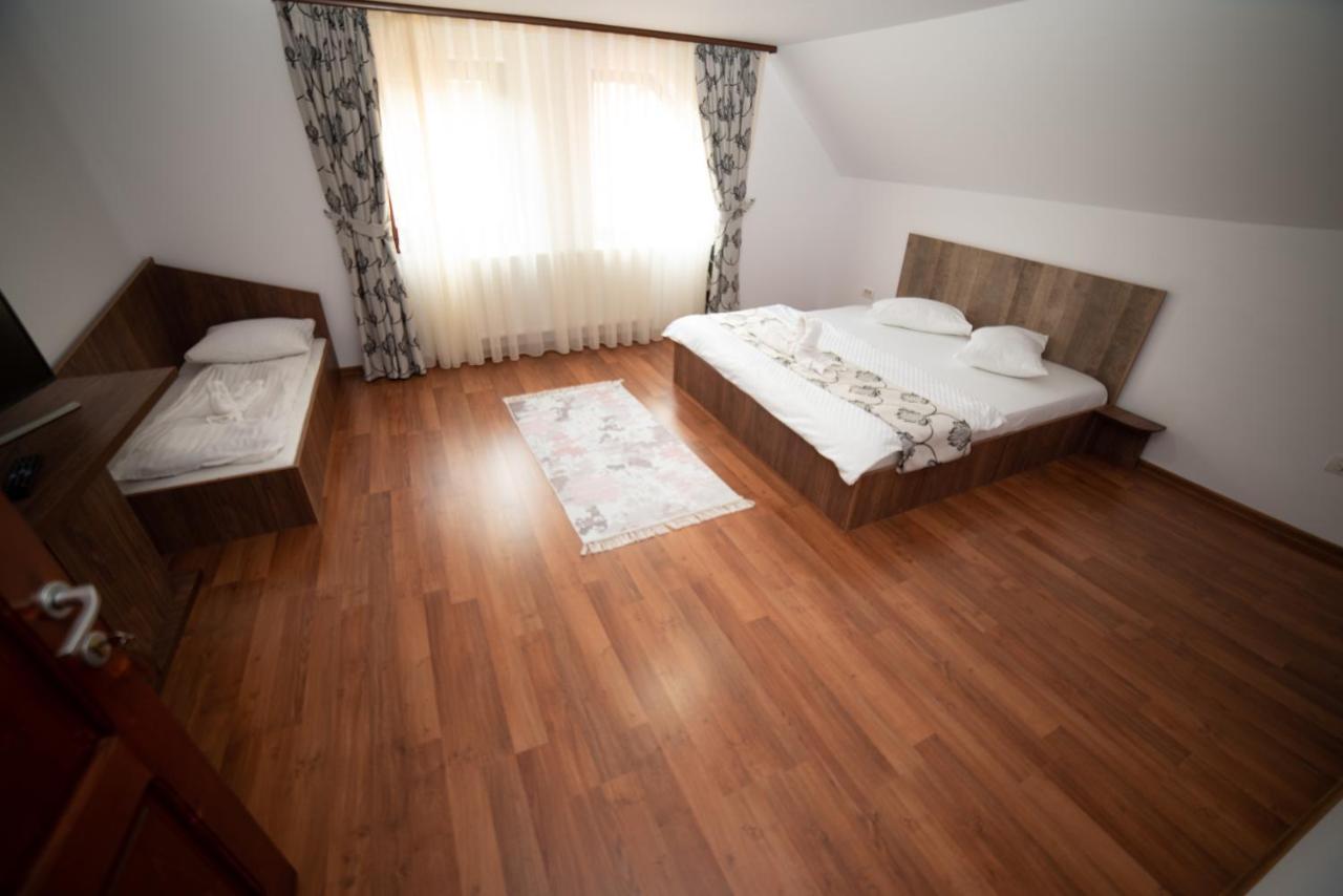 Отель Casa Binu Арьешени Экстерьер фото